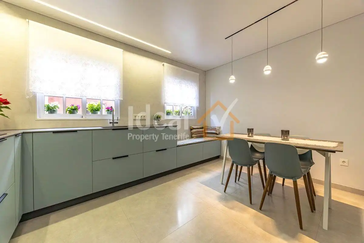 Terraced house with pool for sale in Jardin Botanico, imagen 9