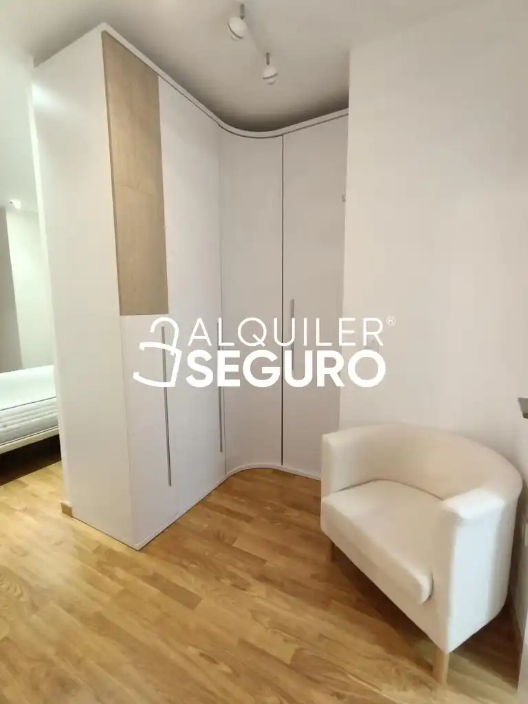 Piso de alquiler en Alfonso El Sabio, Barrio del Centro