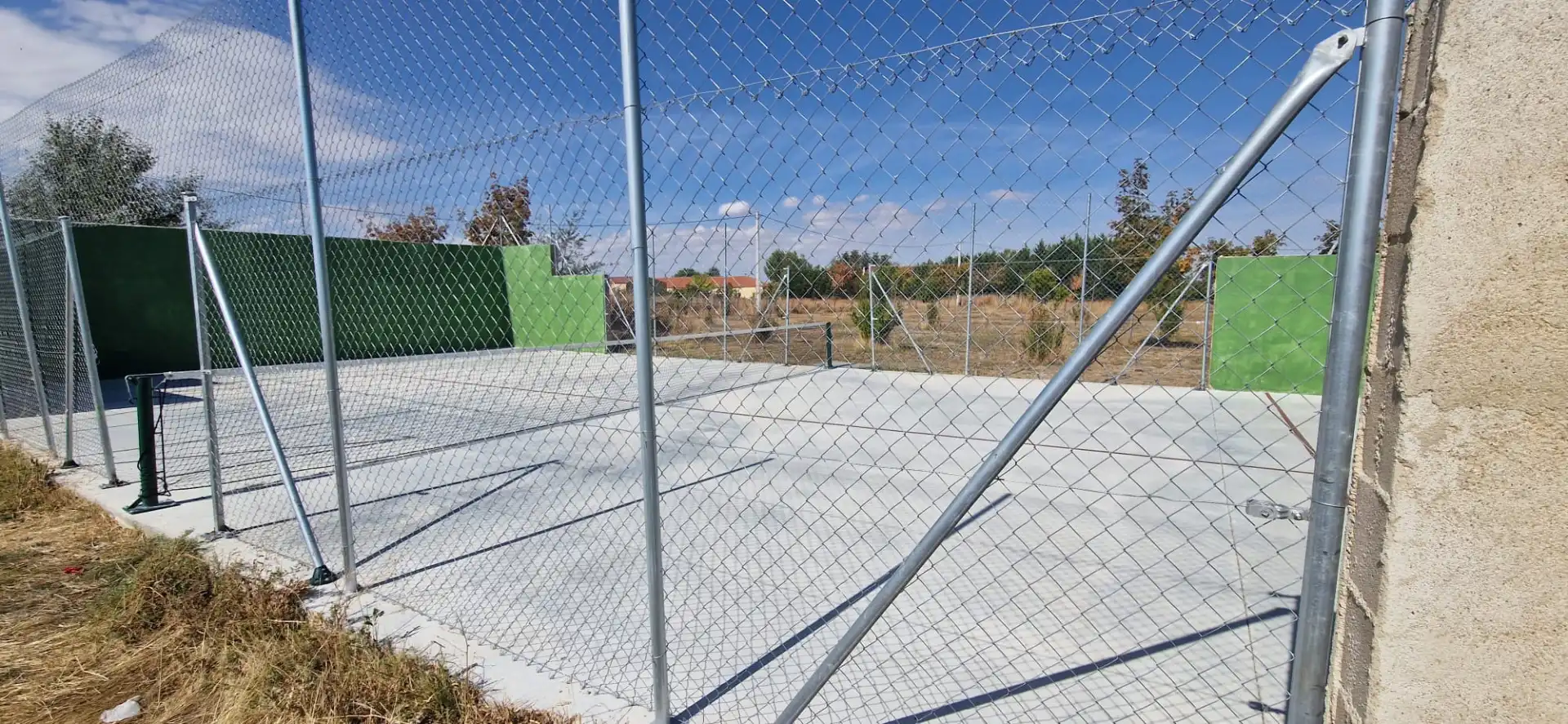 Parking of Houses for sale in El Pedroso de la Armuña   with Heating, Terrace and Storage room