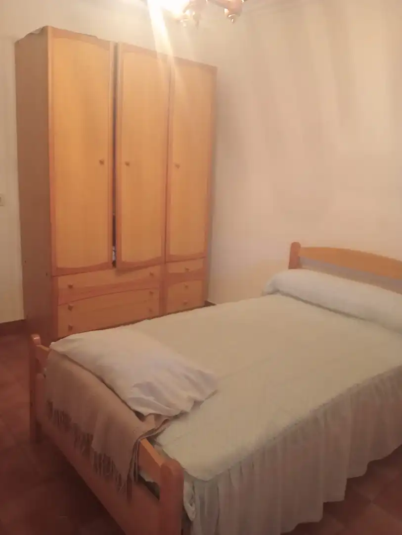 Habitación de Casa o chalet en venta en  Logroño con Calefacción, Jardín privado y Terraza