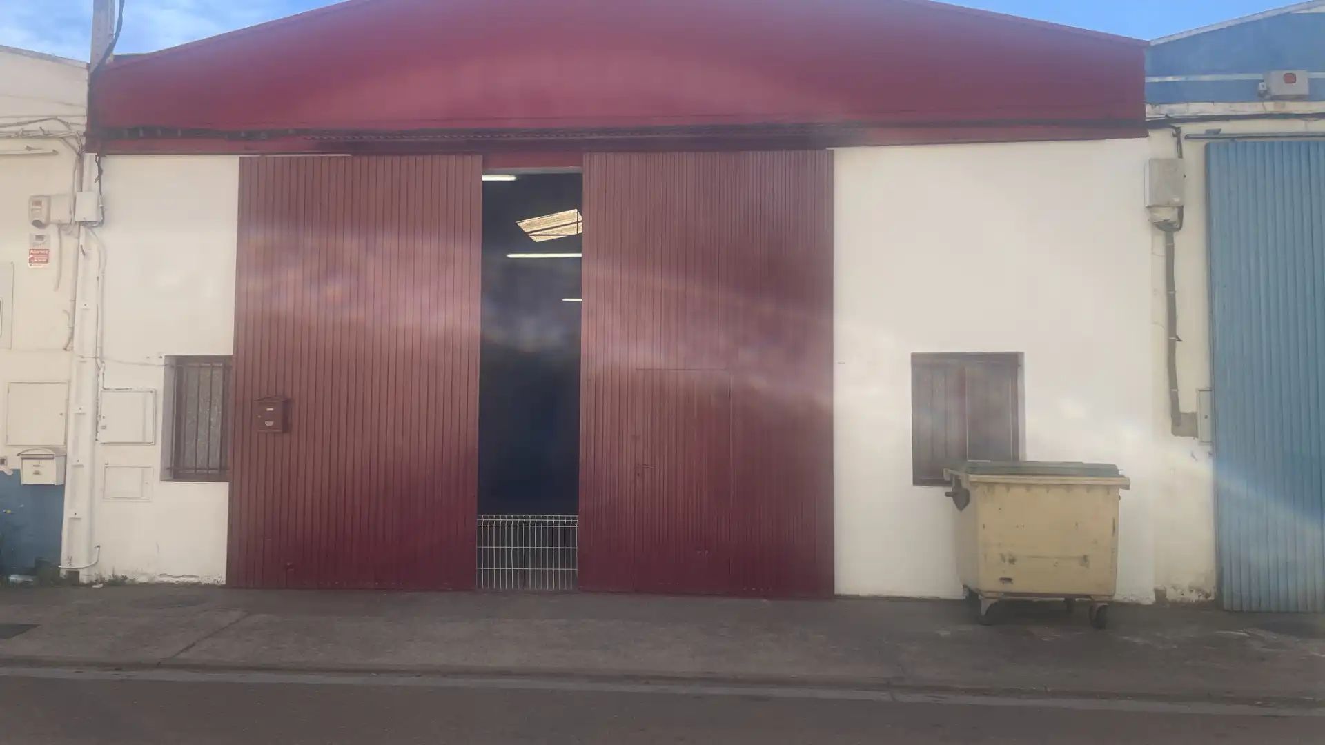 Vista exterior de Nau industrial de lloguer en  Zaragoza Capital