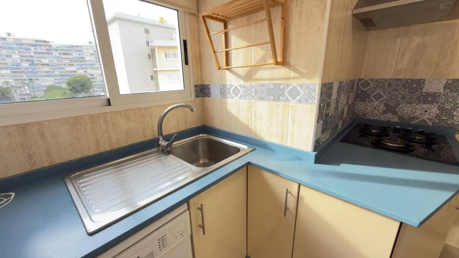 Küche von Wohnung zum Verkauf in Alicante / Alacant mit Klimaanlage, Heizung und Privatgarten