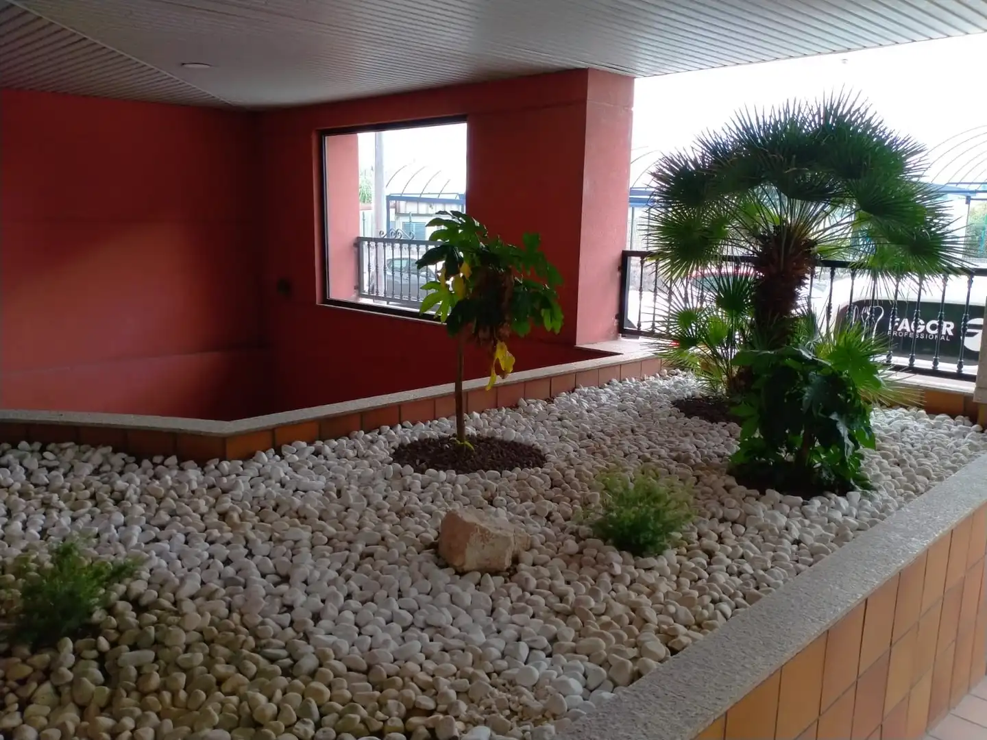 Apartament en venda en Vigo  amb Calefacció, Jardí privat i Parquet
