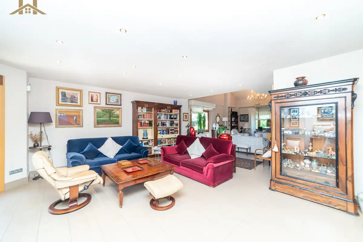 Sala d'estar de Casa o xalet en venda en Boadilla del Monte amb Calefacció, Jardí privat i Parquet