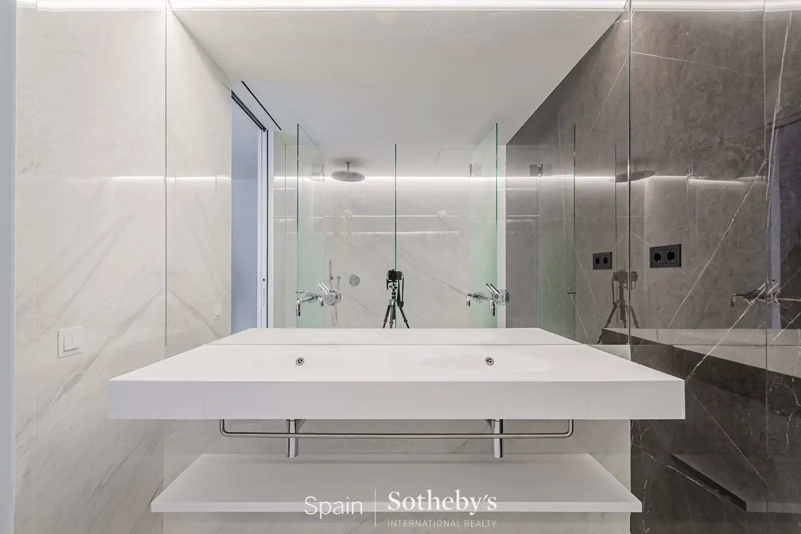 Bany de Apartament en venda en Barcelona amb Calefacció, Terrassa i Traster