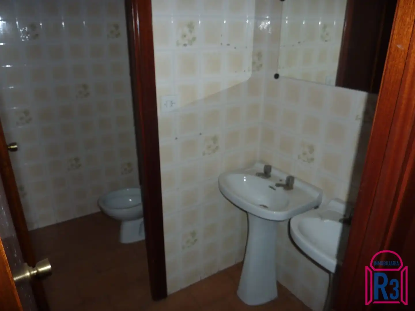 Bathroom of Commercial properties for sale in Villaturiel  with Terrace