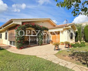 Vista exterior de Casa o xalet en venda en L'Eliana amb Terrassa i Piscina