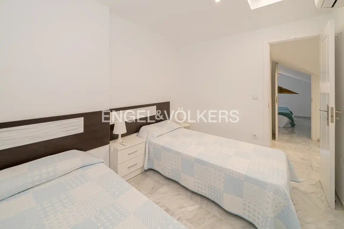 Bedroom of Attic for sale in Benidorm  with Air Conditioner and Community pool