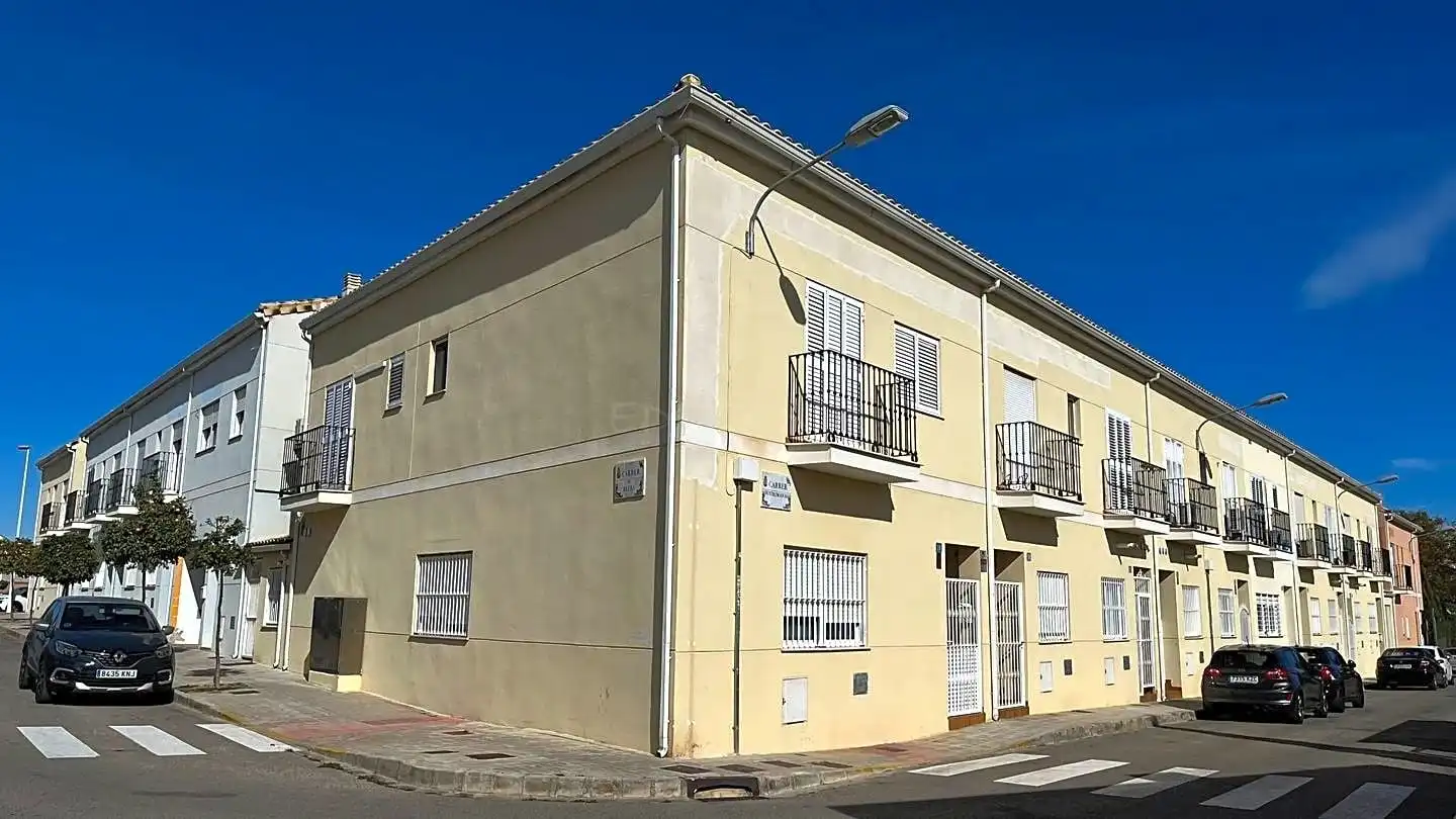 Vista exterior de Dúplex per a compartir en Moncada amb Aire condicionat, Jardí privat i Terrassa