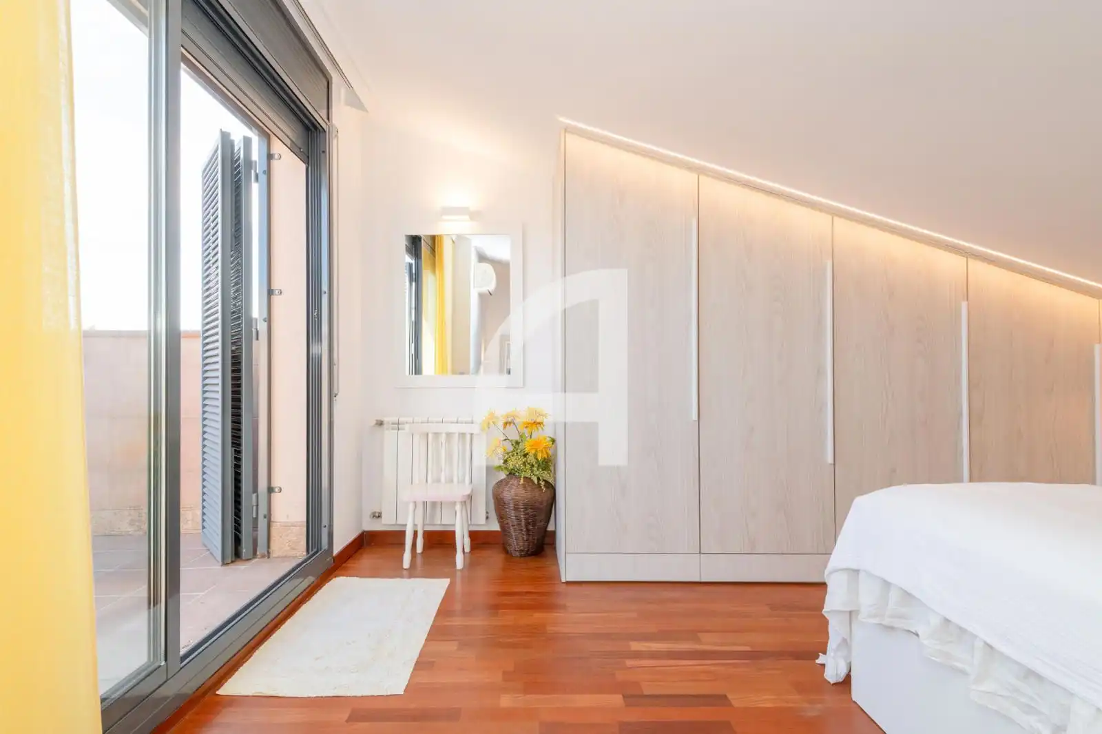 Schlafzimmer von Einfamilien-Reihenhaus zum Verkauf in Castell d'Aro, Platja d'Aro i s'Agaró mit Klimaanlage, Privatgarten und Terrasse