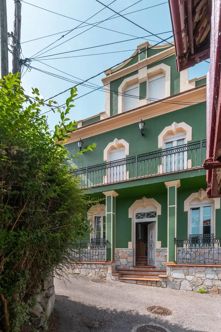 Vista exterior de Casa o xalet en venda en Muros de Nalón amb Calefacció, Jardí privat i Terrassa
