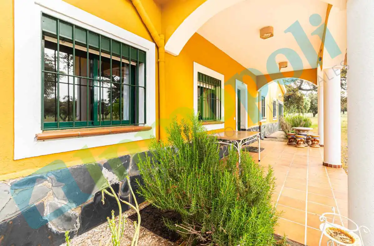 Außenansicht von Haus oder Chalet zum Verkauf in Badajoz mit Klimaanlage und Abstellraum
