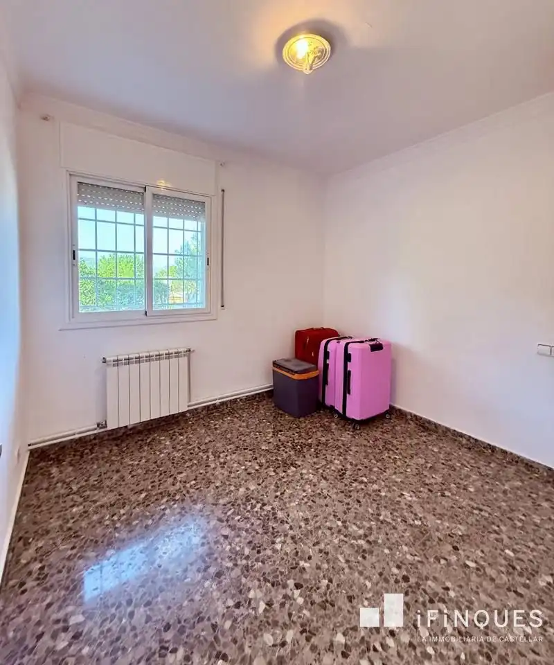 Dormitori de Casa o xalet en venda en Castellar del Vallès amb Aire condicionat, Jardí privat i Traster