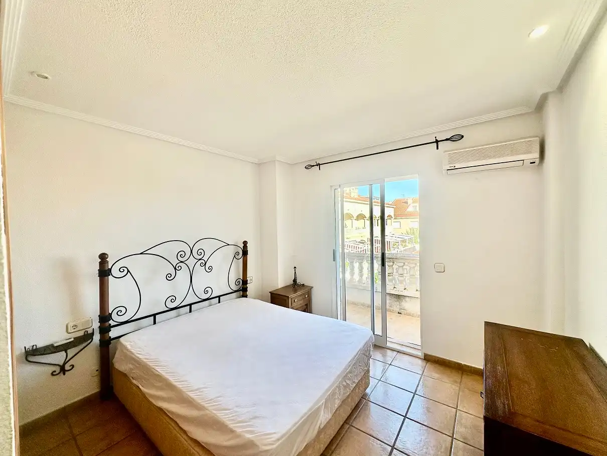 Dormitori de Casa adosada en venda en Santa Pola amb Aire condicionat, Jardí privat i Terrassa