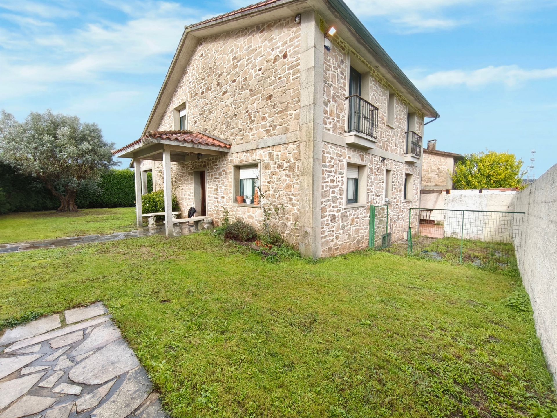 Vista exterior de Casa o xalet en venda en Ames amb Calefacció, Jardí privat i Terrassa