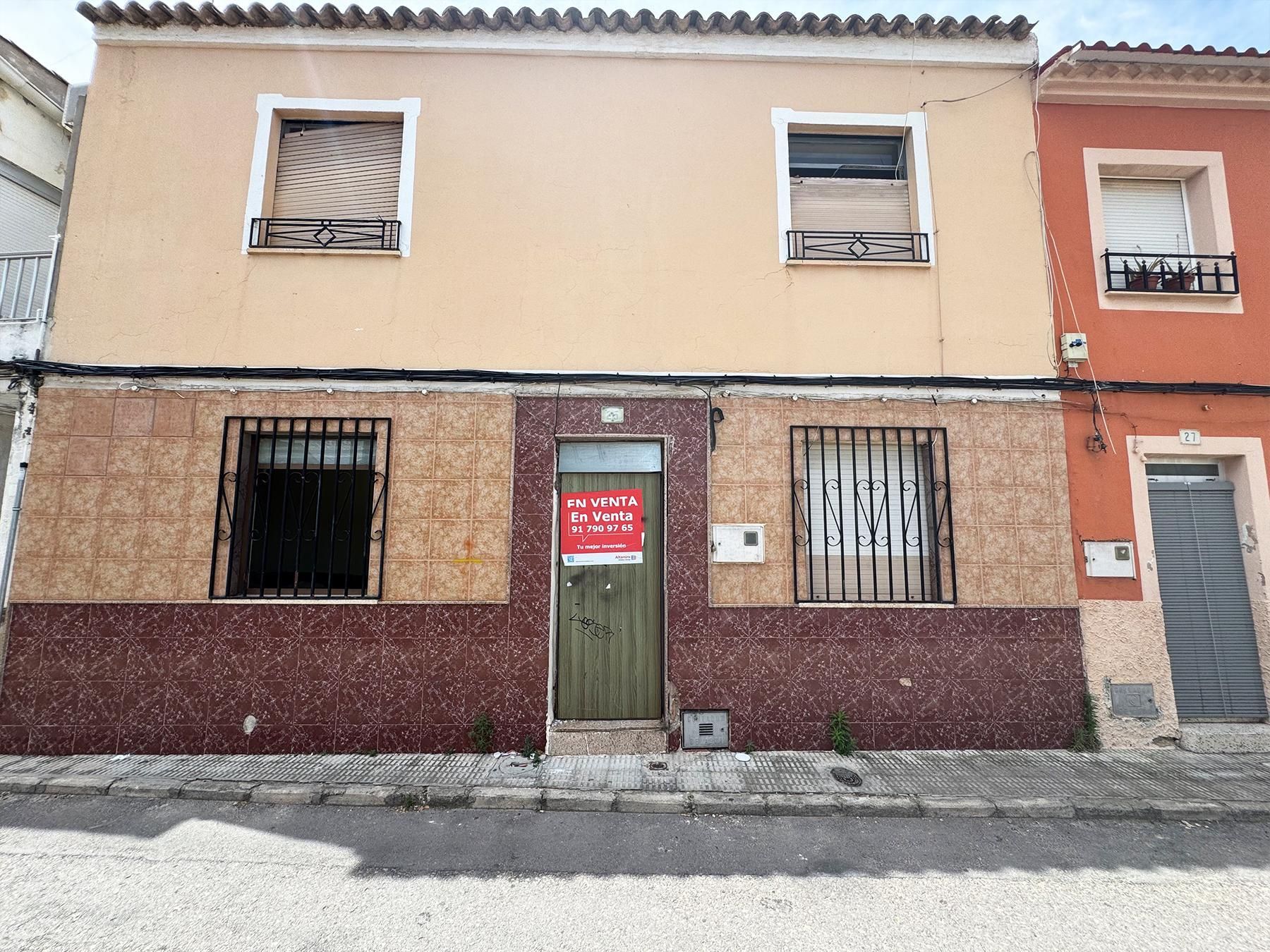 Vista exterior de Casa o xalet en venda en Yecla amb Terrassa