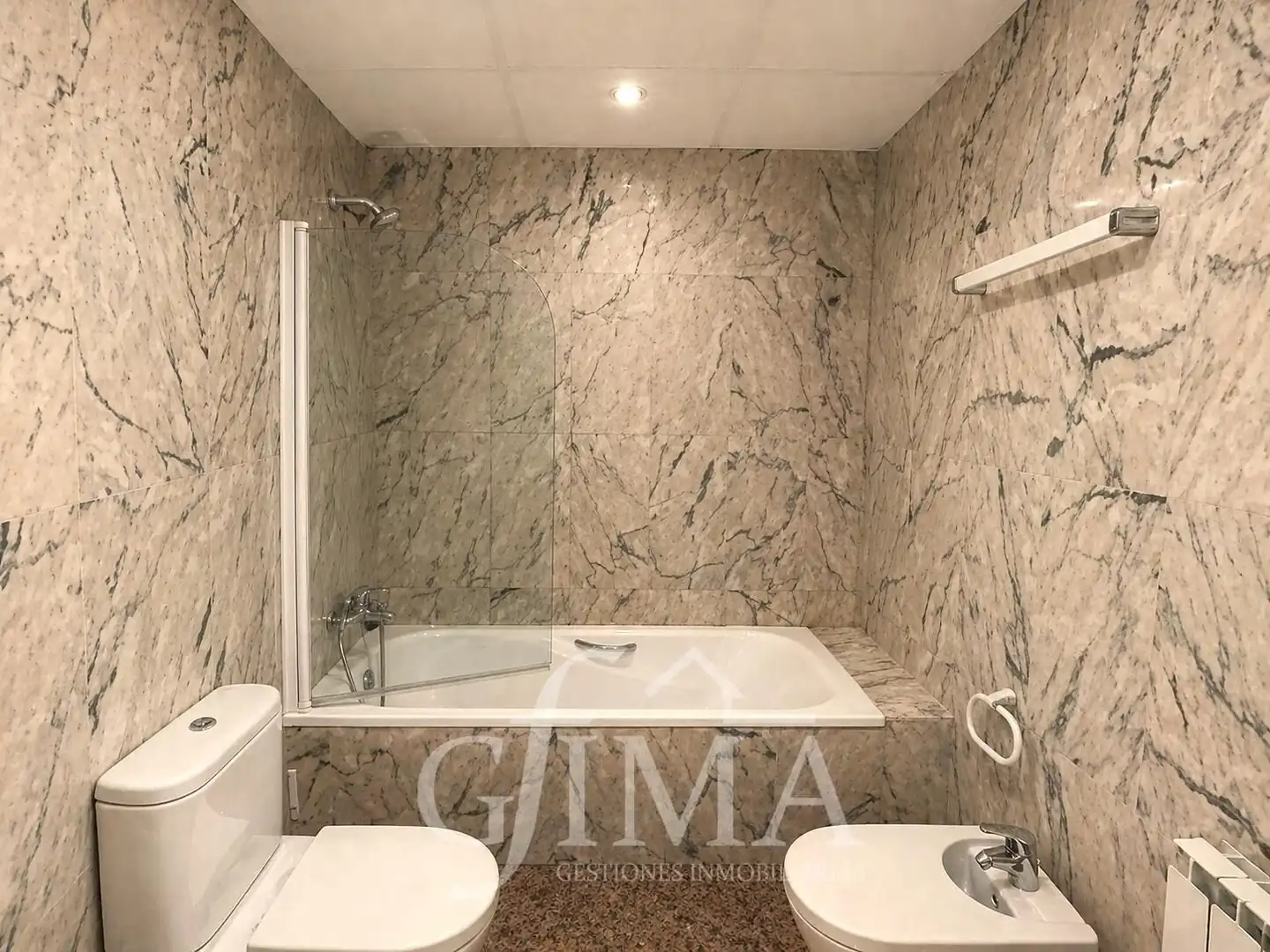 Bathroom of Flat for sale in Tomelloso  with Air Conditioner, Heating and Parquet flooring