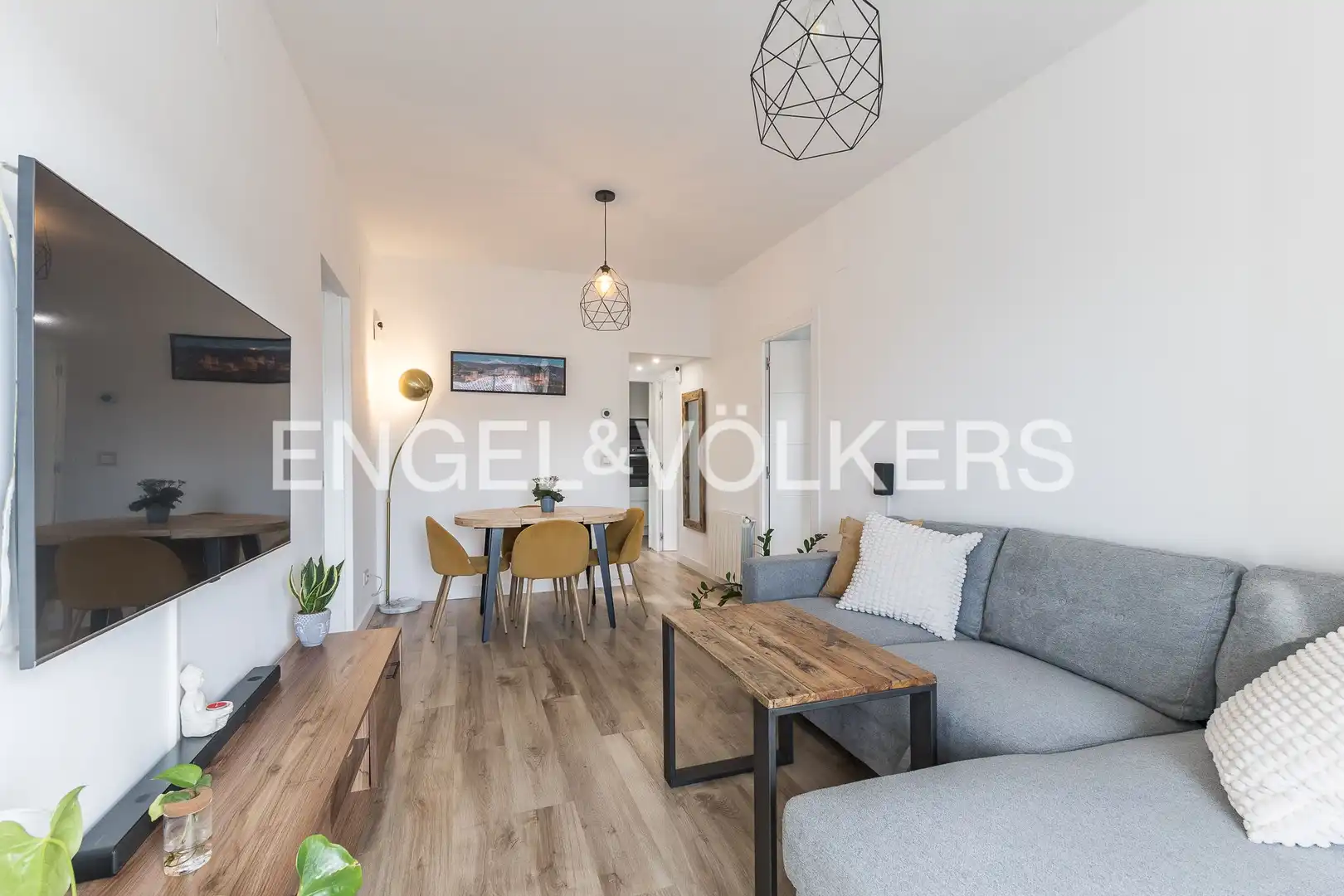 Sala de estar de Piso en venta en L'Hospitalet de Llobregat con Aire acondicionado, Calefacción y Balcón