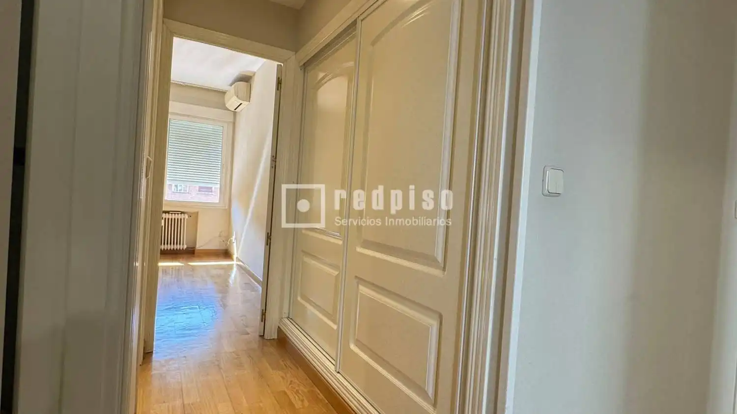 Schlafzimmer von Wohnung zur Miete in Madrid mit Klimaanlage, Heizung und Parkett