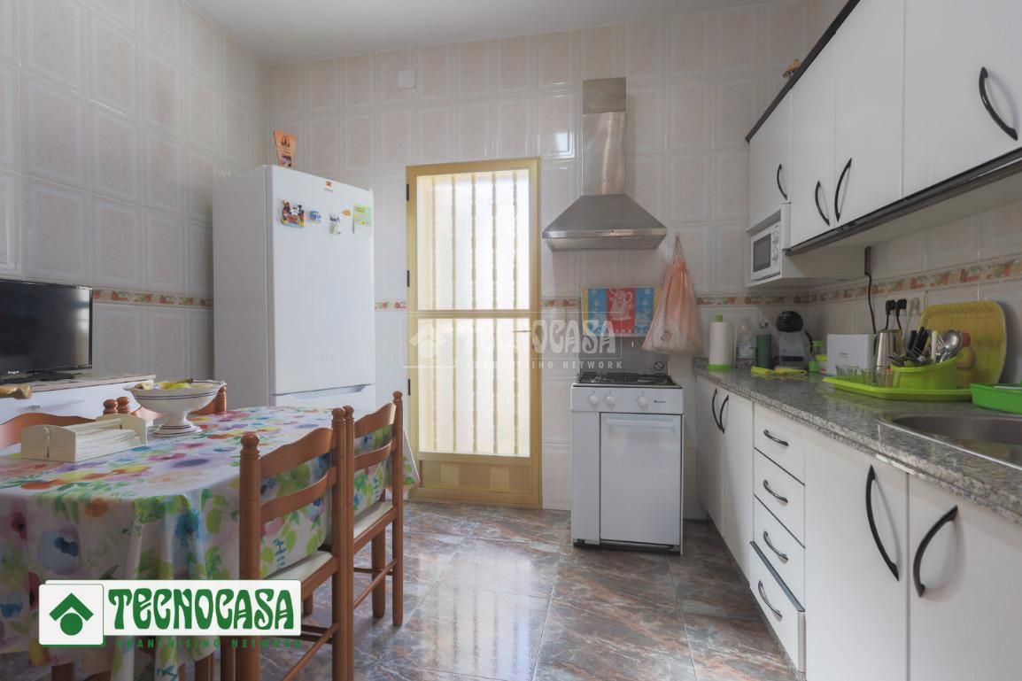 Cuina de Casa adosada en venda en Adra amb Terrassa