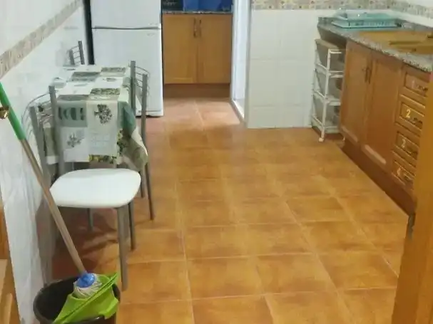 Cuina de Pis per a compartir en La Pobla de Vallbona amb Parquet, Moblat i Balcó