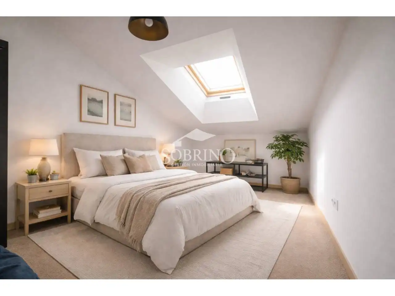 Schlafzimmer von Dachboden zum Verkauf in Llanes mit Abstellraum