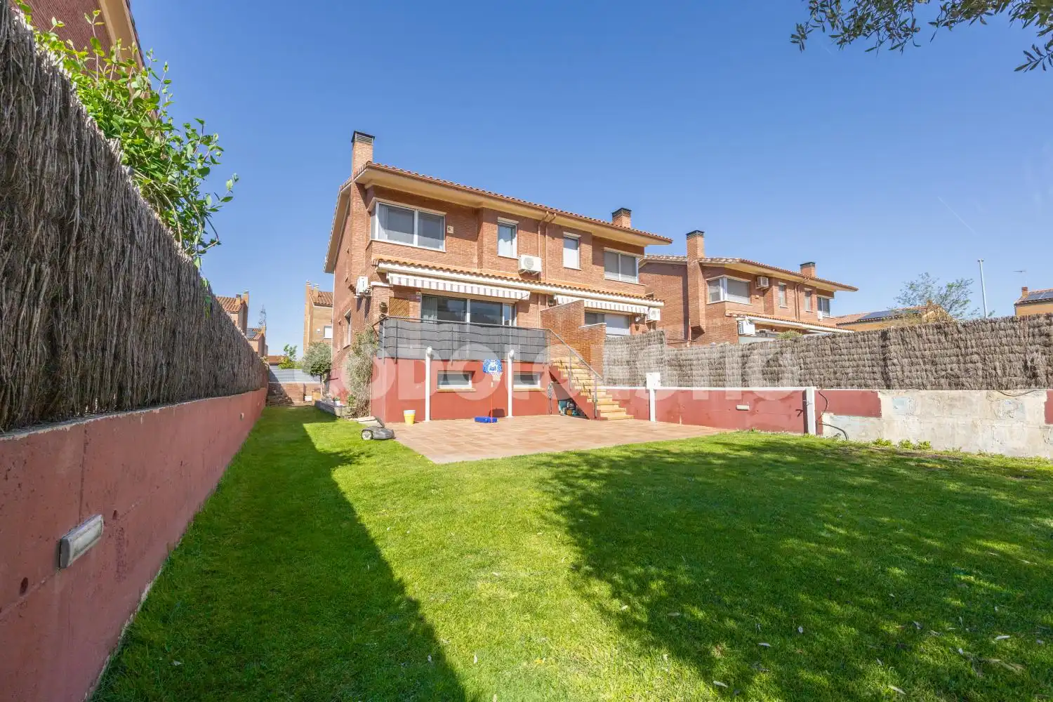 Außenansicht von Haus oder Chalet zum Verkauf in Vic