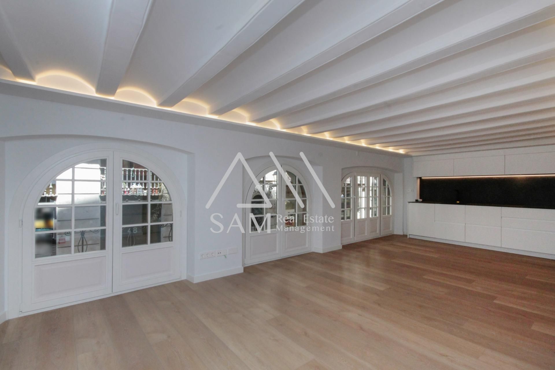Sala d'estar de Planta baixa en venda en  Barcelona Capital amb Piscina comunitària