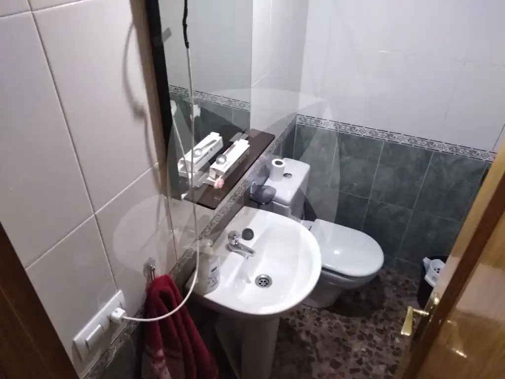Badezimmer von Büro zur Miete in Badajoz mit Klimaanlage