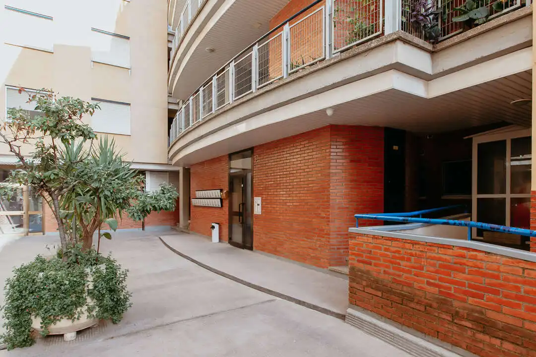 Vista exterior de Pis en venda en Huesca amb Calefacció, Traster i Balcó