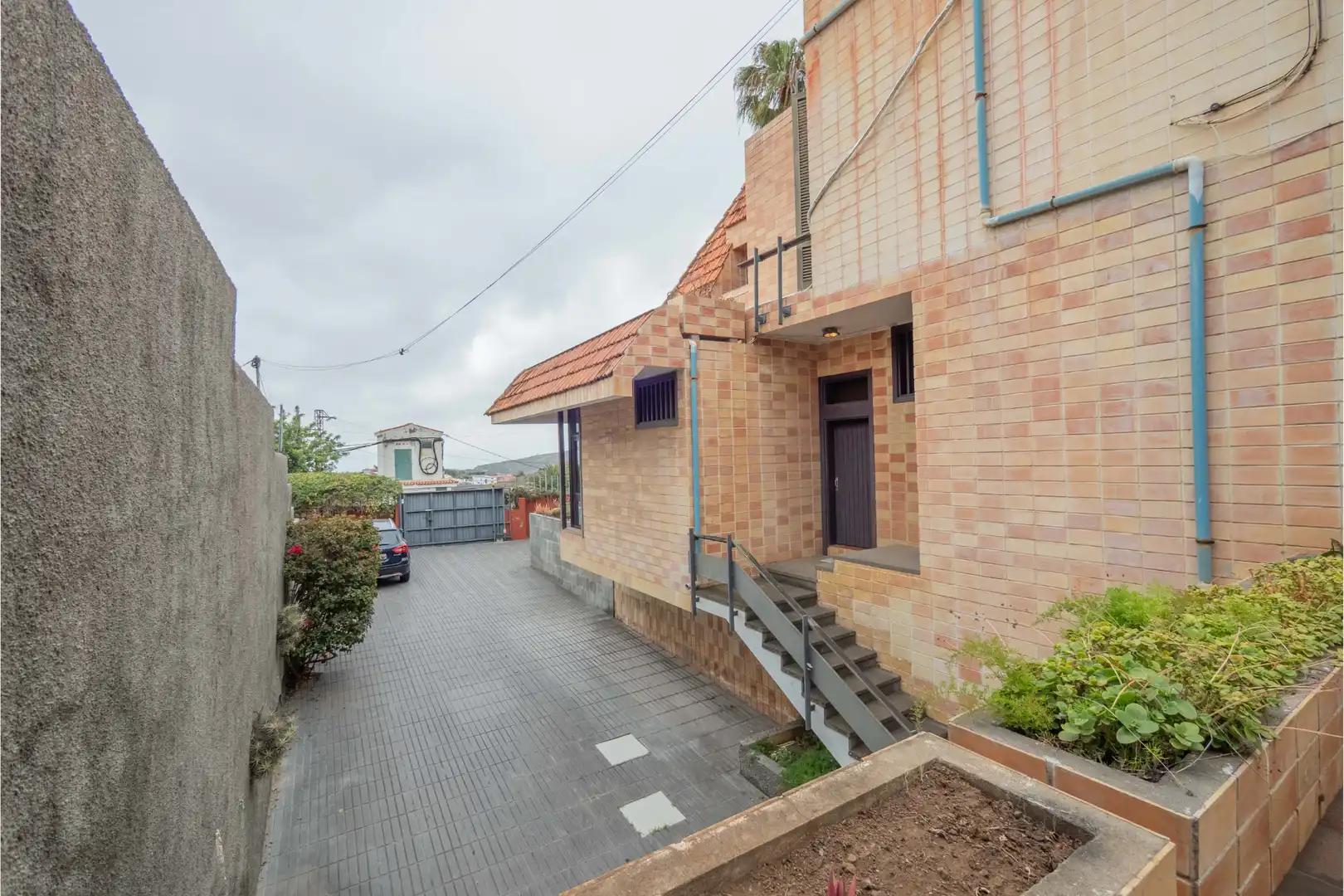 Vista exterior de Casa o xalet en venda en Las Palmas de Gran Canaria amb Aire condicionat, Jardí privat i Parquet