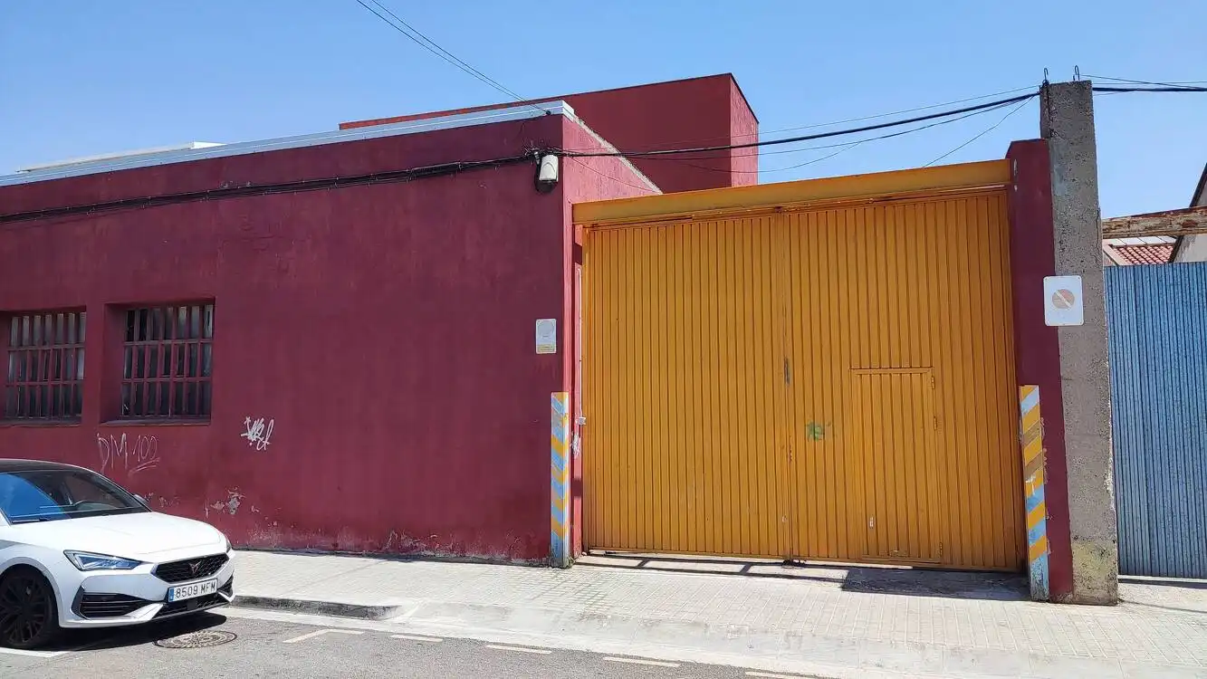 Außenansicht von Fabrikhallen zur Miete in Barberà del Vallès