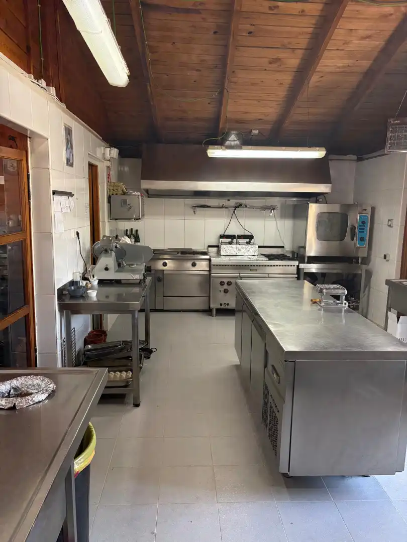 Cuina de Casa o xalet en venda en Nevada amb Aire condicionat, Jardí privat i Piscina