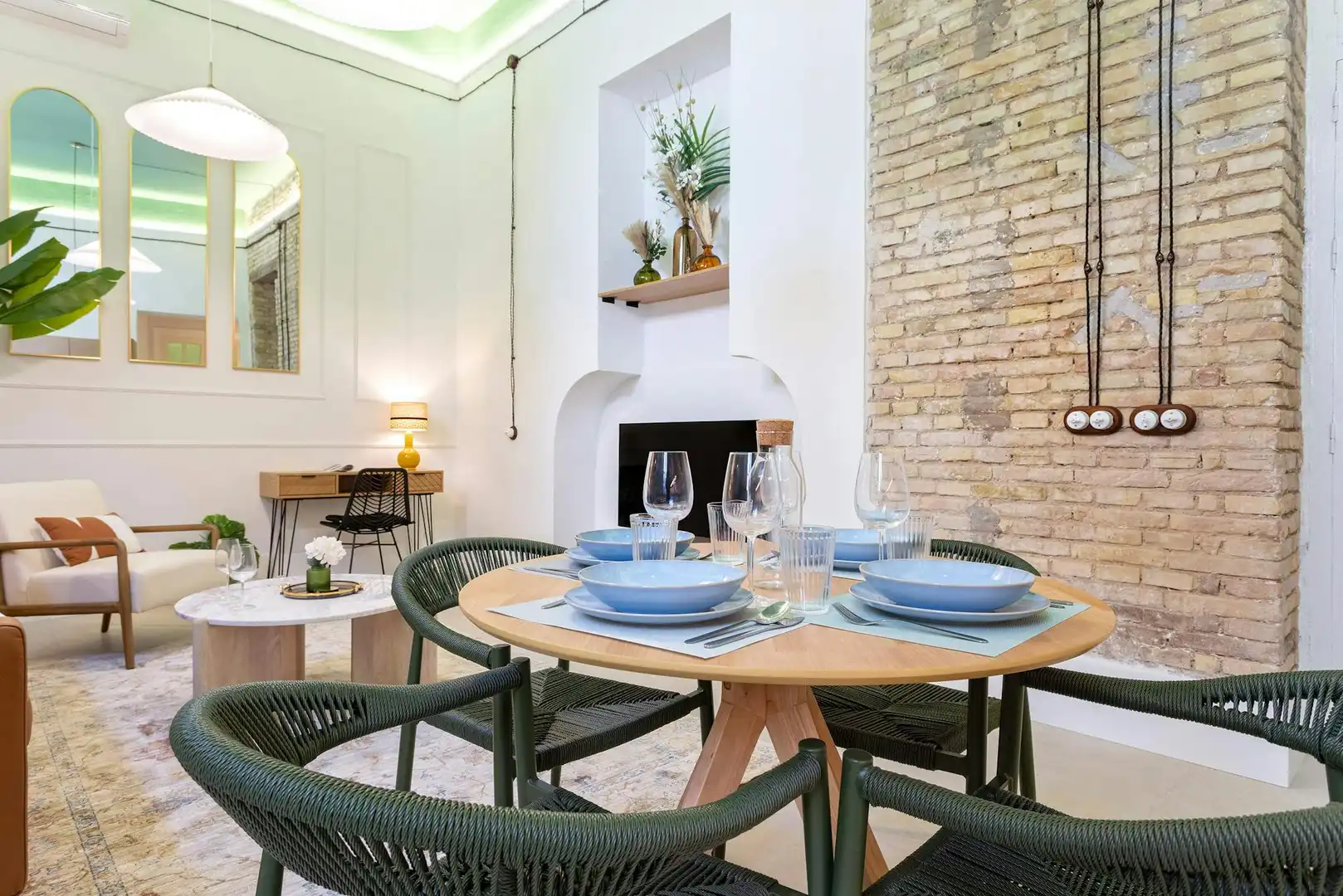 Comedor de Piso de alquiler en Sevilla con Aire acondicionado, Calefacción y Lavadora