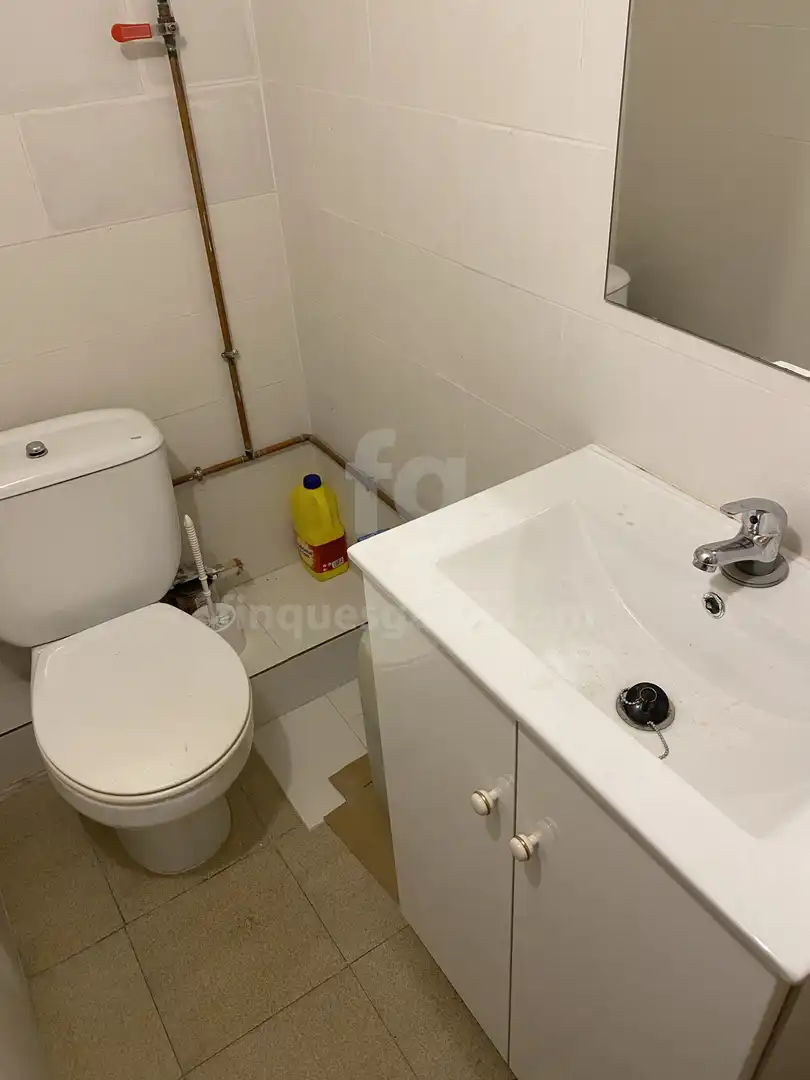 Baño de Local en venta en L'Hospitalet de Llobregat