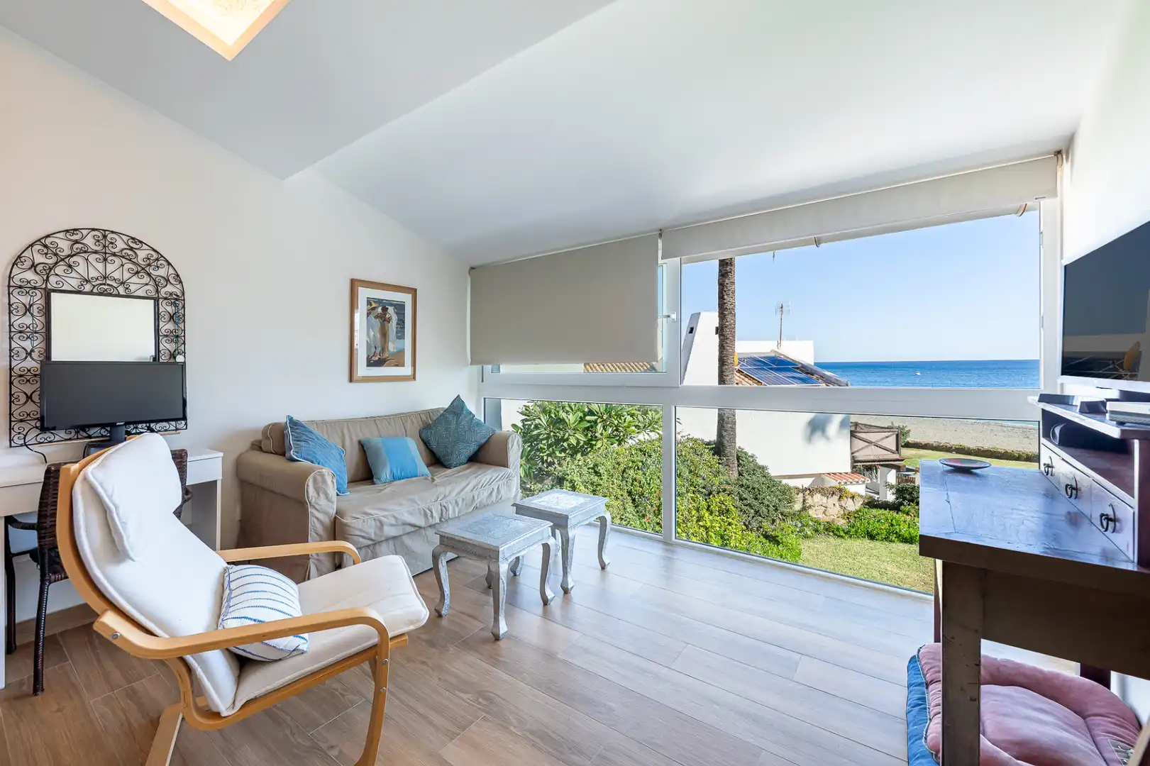 Sala d'estar de Casa o xalet en venda en Estepona amb Aire condicionat, Calefacció i Jardí privat