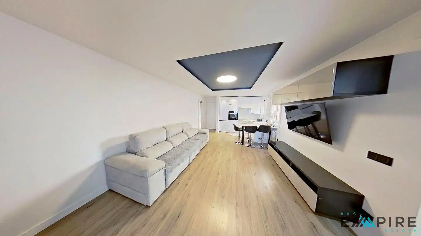 Living room of Flat for sale in Parla  with Air Conditioner, Heating and Balcony