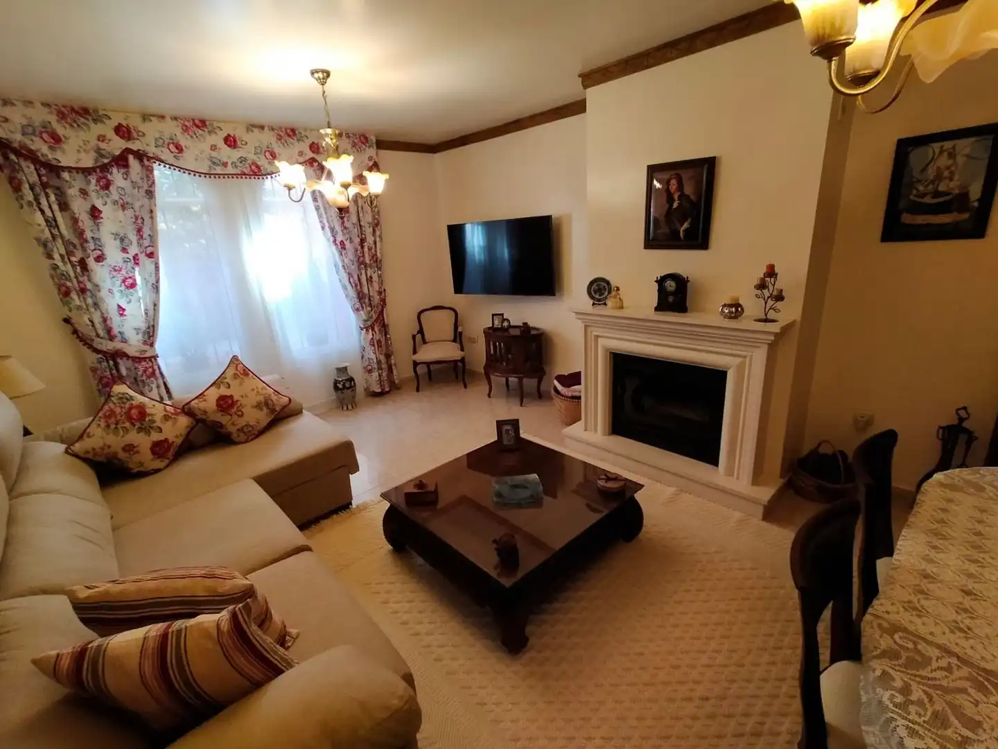 Sala d'estar de Casa o xalet en venda en La Línea de la Concepción amb Aire condicionat, Jardí privat i Traster