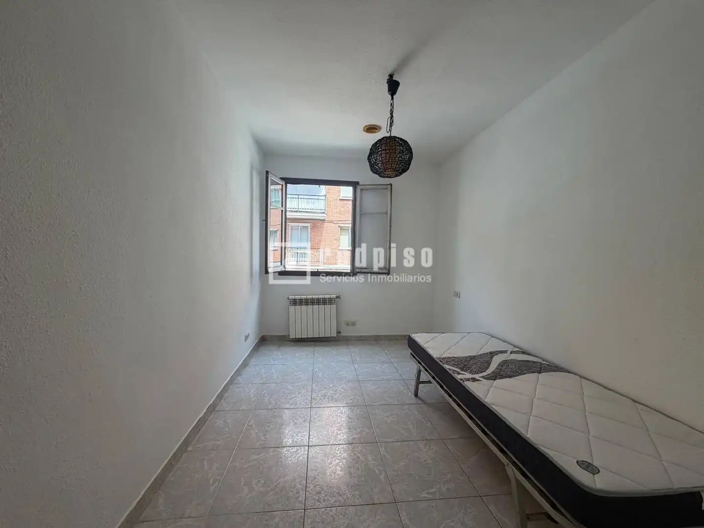 Habitación de Piso en venta en Madrid con Calefacción y Terraza