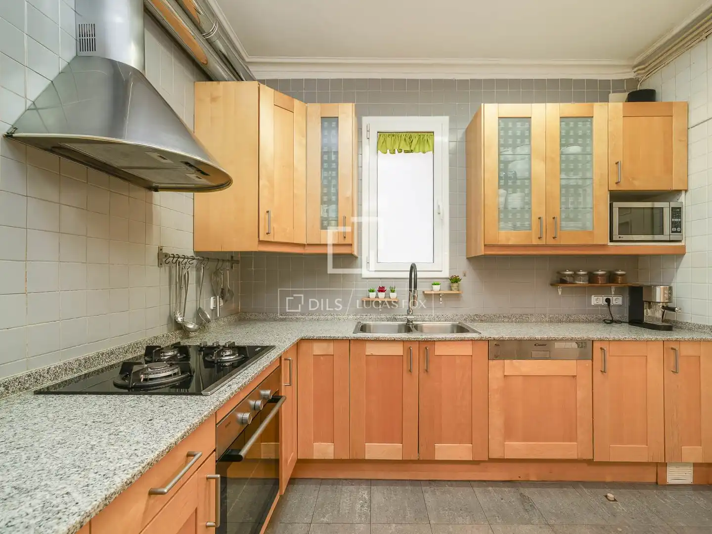 Küche von Wohnung zum Verkauf in Barcelona mit Heizung und Balkon