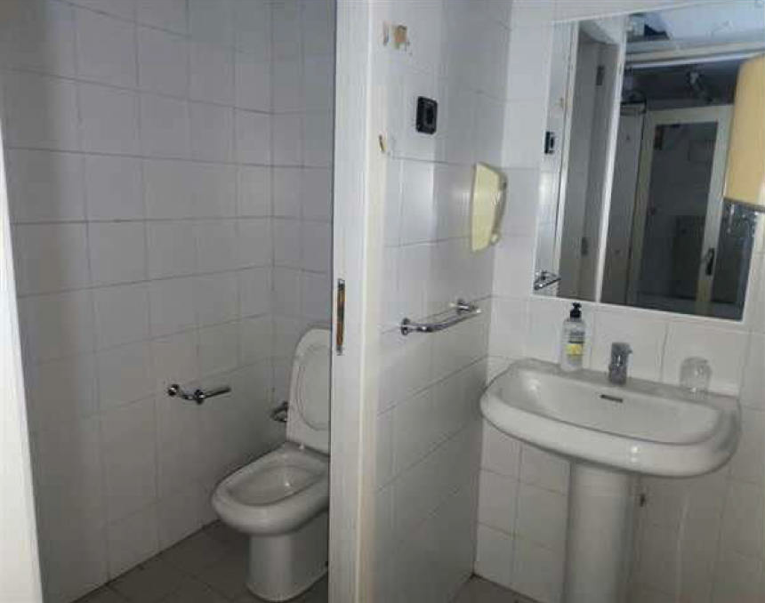 Bany de Local en venda en  Barcelona Capital amb Aire condicionat i Calefacció