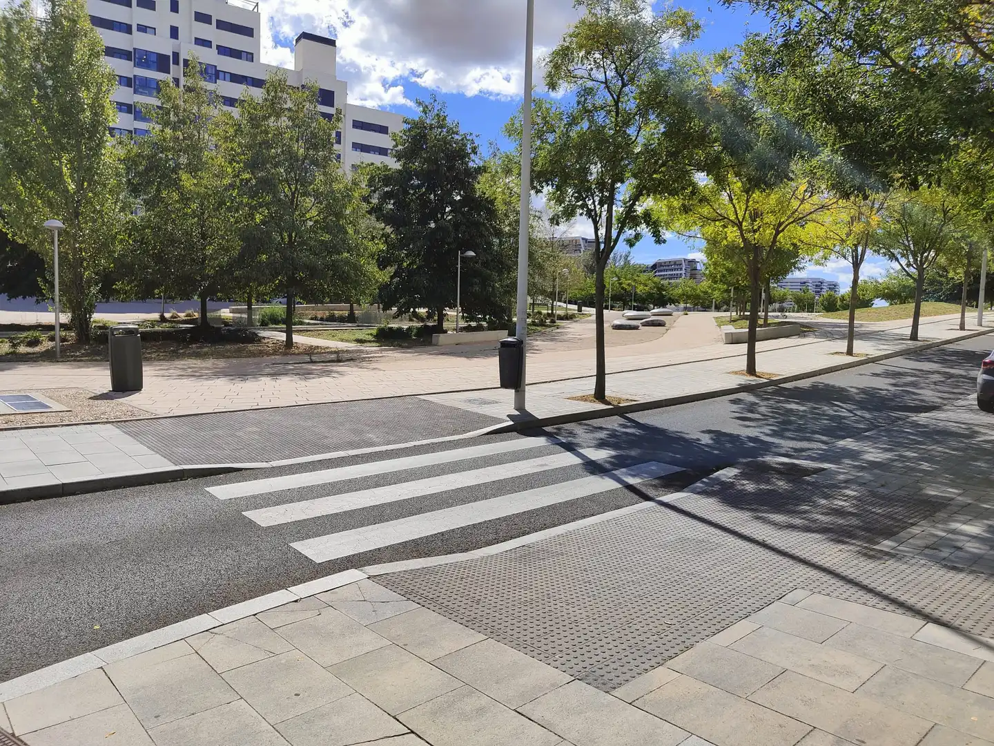 Außenansicht von Garage zum Verkauf in Madrid mit Alarm