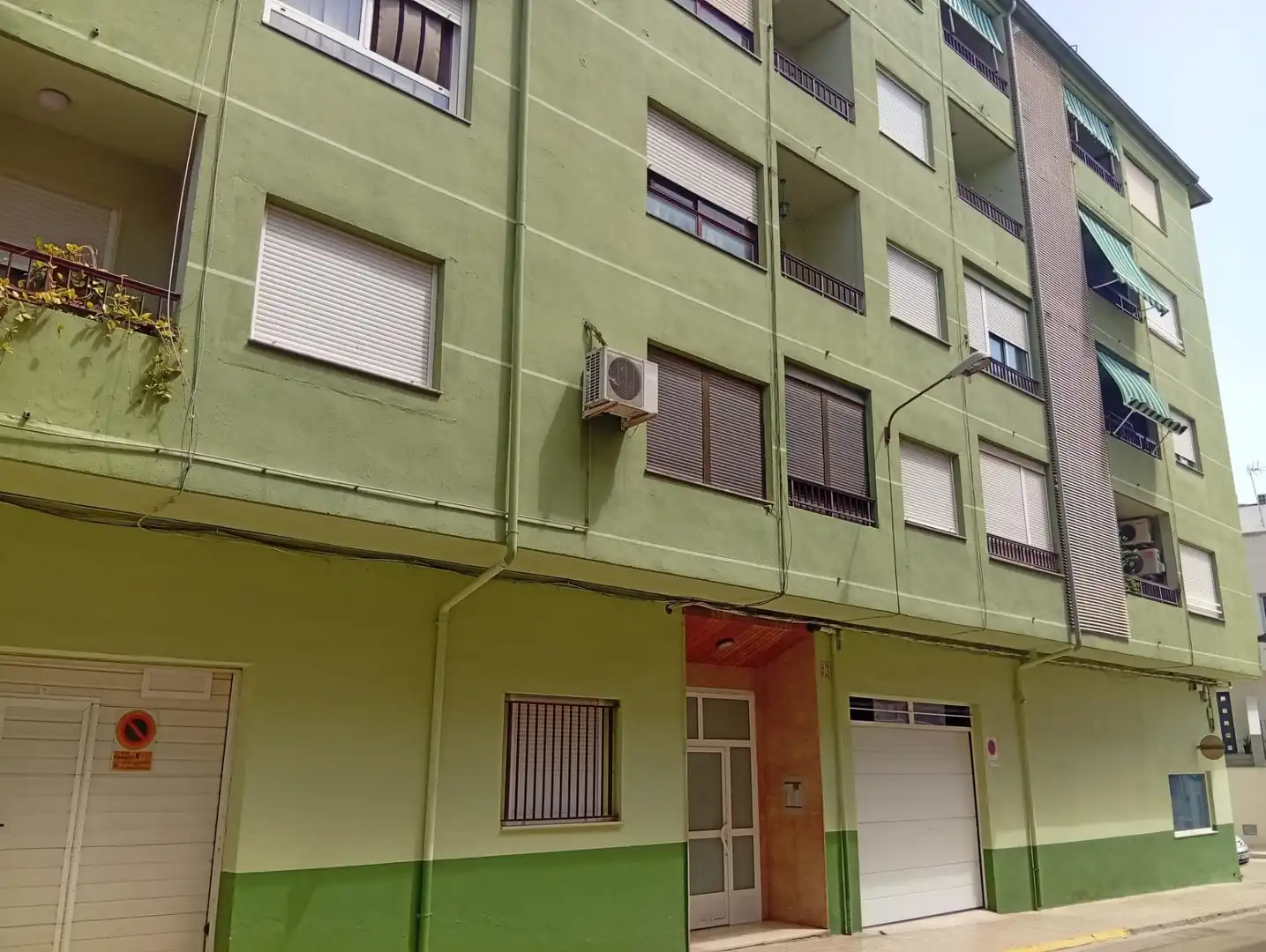Vista exterior de Pis en venda en La Pobla del Duc amb Balcó