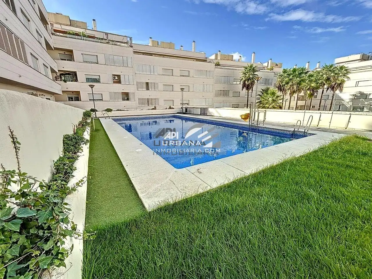 Piscina de Piso en venta en Lucena