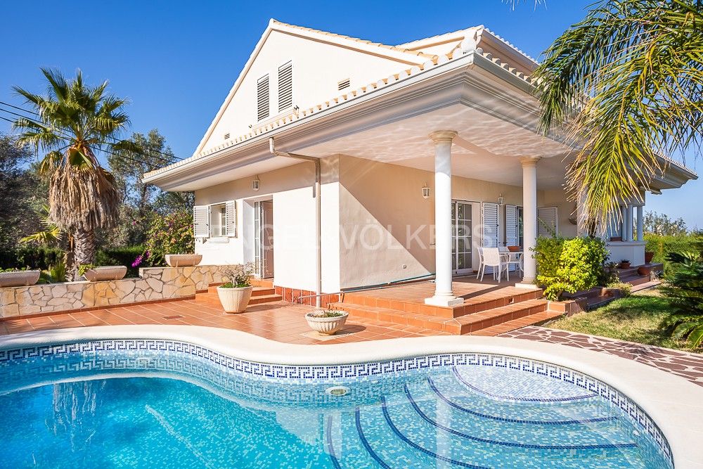 Vista exterior de Casa o xalet en venda en Dénia amb Aire condicionat, Calefacció i Jardí privat
