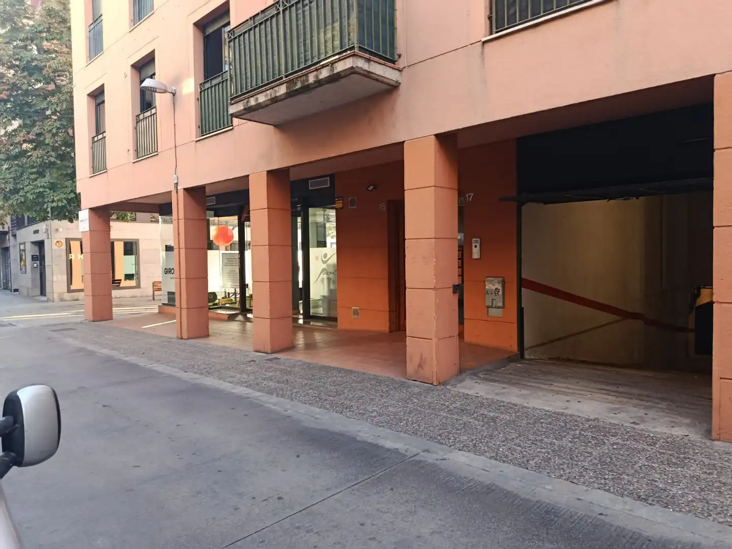 Parkplatz von Garage zur Miete in Girona
