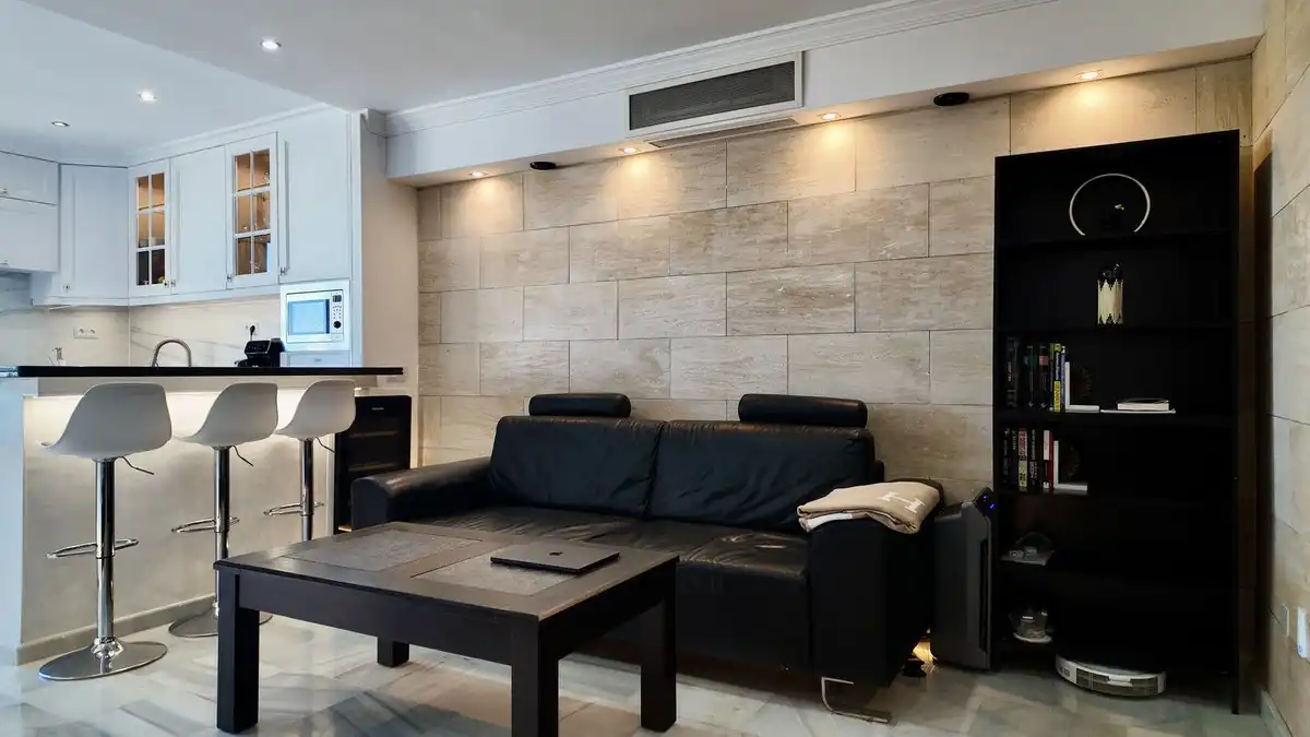 Sala d'estar de Àtic en venda en Estepona amb Aire condicionat, Terrassa i Moblat