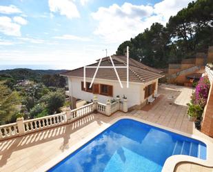 Vista exterior de Casa o xalet en venda en Arenys de Munt amb Calefacció, Terrassa i Piscina