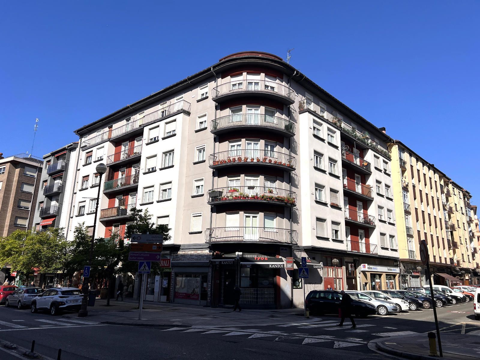Vista exterior de Pis en venda en Lasarte-Oria amb Terrassa