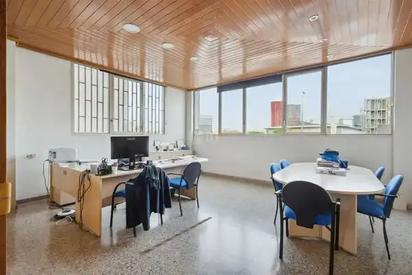 Nave industrial en venta en L'Hospitalet de Llobregat con Calefacción y Alarma